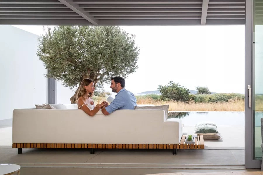 OUTFLEXX Icon Ecklounge, natte/natur, Alu/Teak/Sunbrella, 4-5 Personen, inkl. Loungetisch, Seitenablage aus Teak